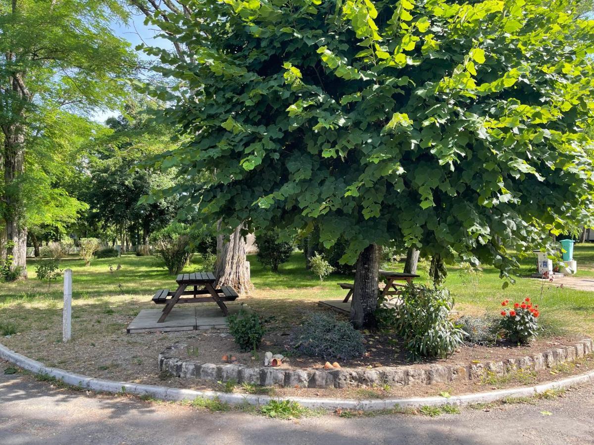 Saint-Satur Camping Les Portes De Sancerre מראה חיצוני תמונה